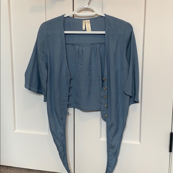 Staple blue blouse 🌻 - Picture 2 of 4